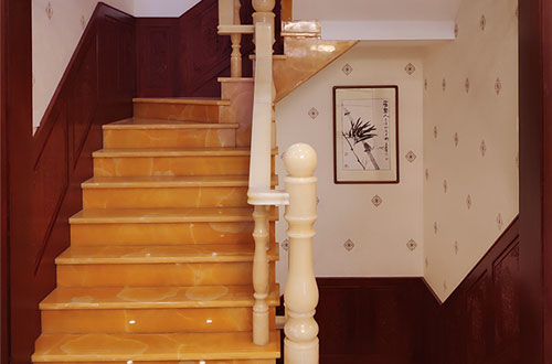 榆次中式别墅室内汉白玉石楼梯的定制安装装饰效果